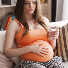 Pregnant woman worries about labour 