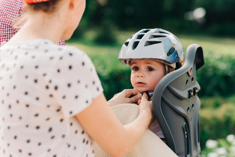 Mum cycling with baby in tow 474