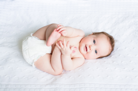 Babies playing with feet 474