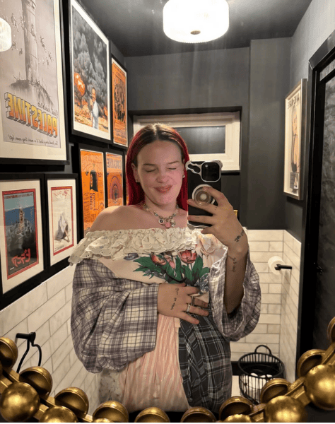 Anne Marie cradles bump