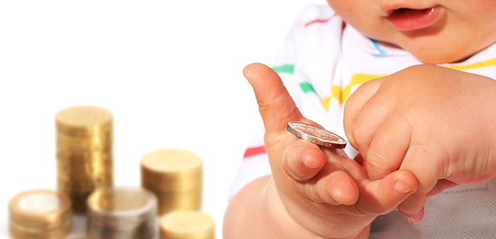baby counting coins